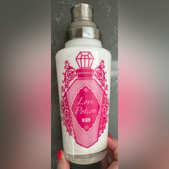 NEW Love Potion No 5 Pink & White Glass Cocktail Shaker Barware - Picture 3 of 6